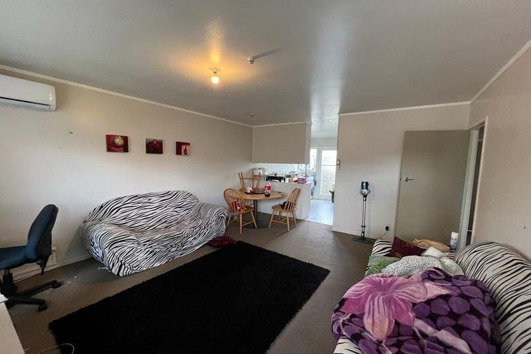 Photo of property in 2/41 Miro Street, New Lynn, Auckland, 0600