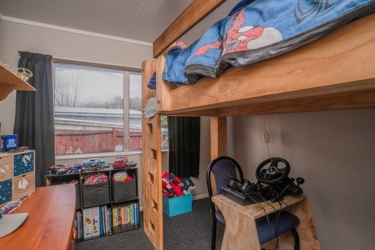 Photo of property in 12 Imperial Place, Henderson, Auckland, 0612