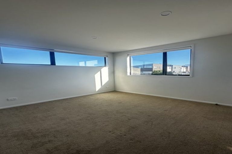 Photo of property in 16 Dorothy Thorpe Way, New Lynn, 0600