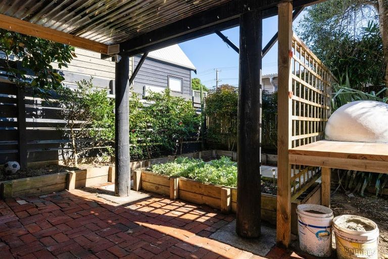 Photo of property in 2 Tahi Road, Paraparaumu Beach, Paraparaumu, 5032