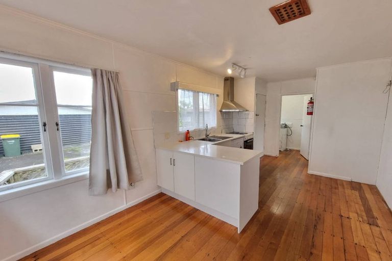 Photo of property in 64 Smythe Road, Henderson, Auckland, 0612
