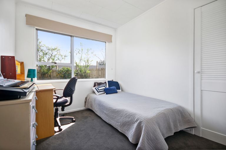 Photo of property in 11 Landsdale Place, Massey, Auckland, 0614