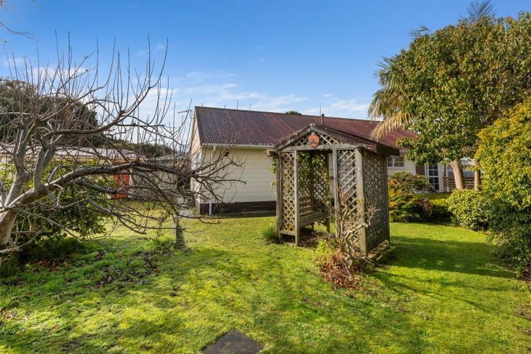 Photo of property in 11 Konini Place, Hawera, 4610