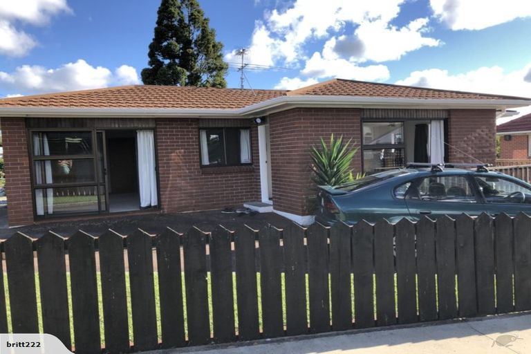 Photo of property in 28a Renata Crescent, Te Atatu Peninsula, Auckland, 0610