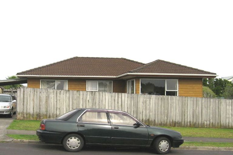 Photo of property in 13 Cyril Crescent, West Harbour, Auckland, 0618