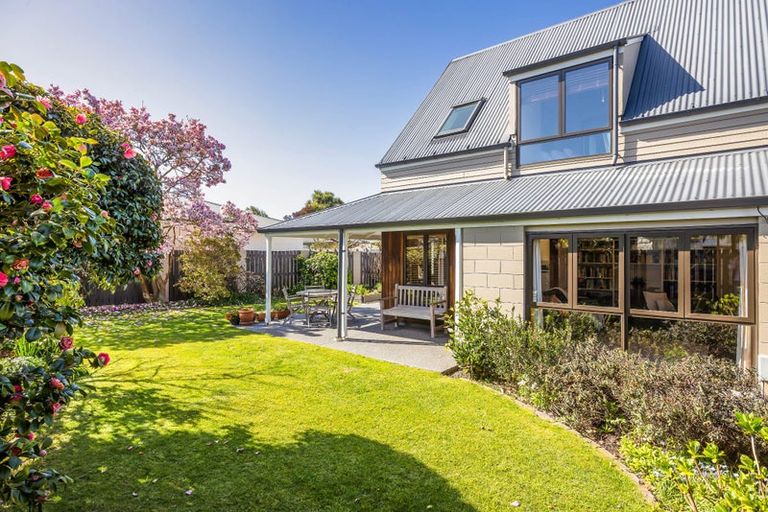 Photo of property in 84 Palatine Terrace, Saint Martins, Christchurch, 8022