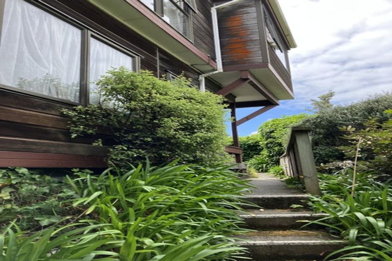 Photo of property in 52f4 Kelburn Parade, Kelburn, Wellington, 6012