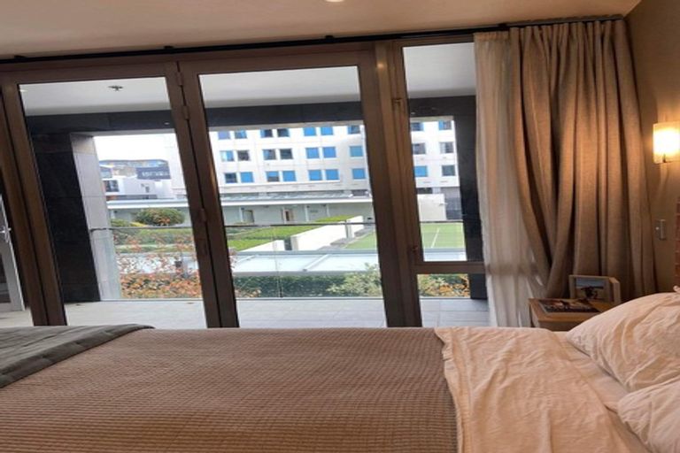 Photo of property in Sanctum Apartment, 10 Ebor Street, Te Aro, Wellington, 6011