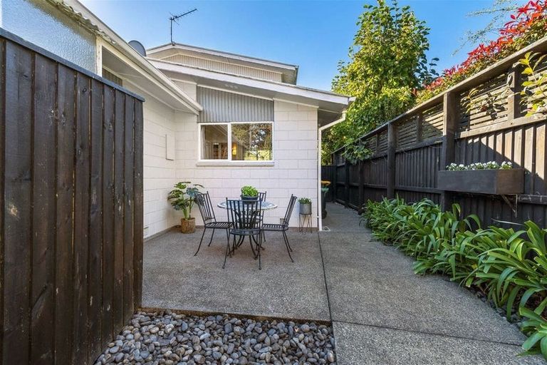 Photo of property in 2/32 Abberley Crescent, St Albans, Christchurch, 8014
