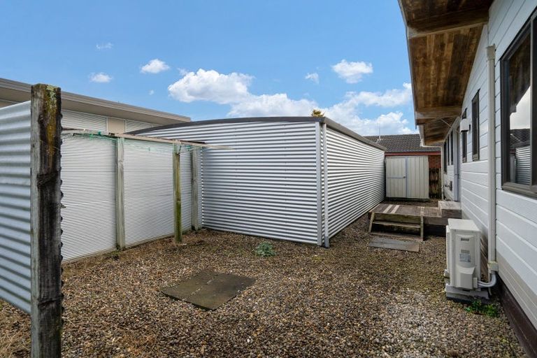 Photo of property in 305 Shakespeare Street, Leamington, Cambridge, 3432