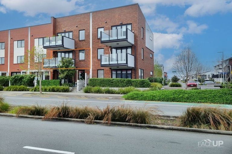 Photo of property in 4/17 Uku Lane, Hobsonville, Auckland, 0616