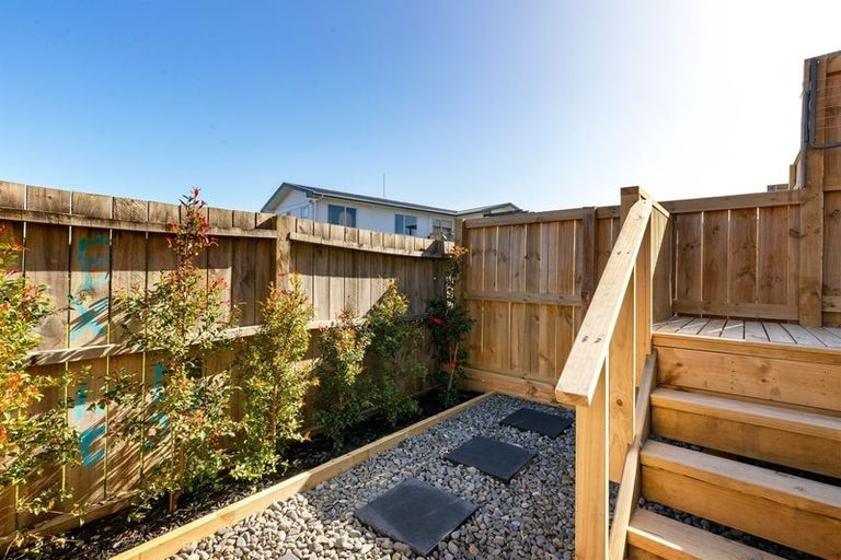 Photo of property in 11 Ngaru Way, Orewa, 0931