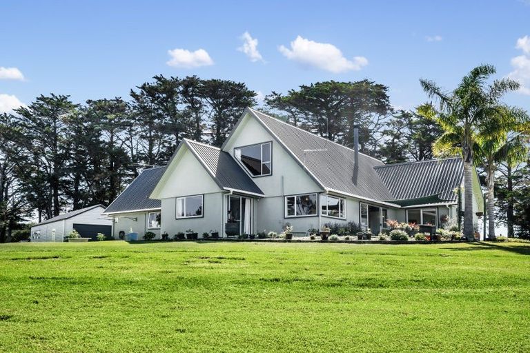 Photo of property in 221 Amreins Road, Taupaki, Henderson, 0782
