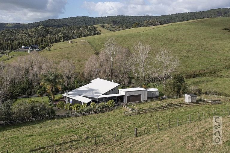 Photo of property in 8 Pineview Lane, Helensville, 0875