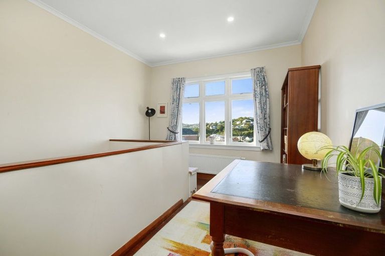 Photo of property in 29 Wadestown Road, Wadestown, Wellington, 6012