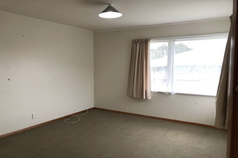 Photo of property in 75 Kenmore Street, Newlands, Wellington, 6037