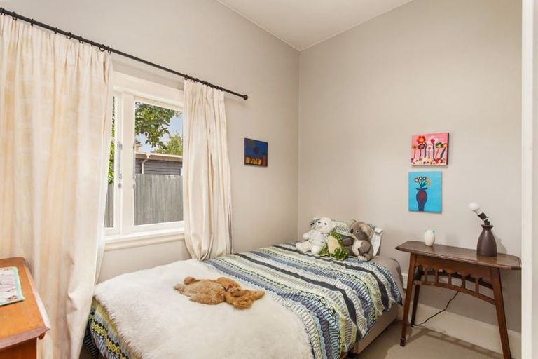 Photo of property in 19 Courtenay Street, St Albans, Christchurch, 8014