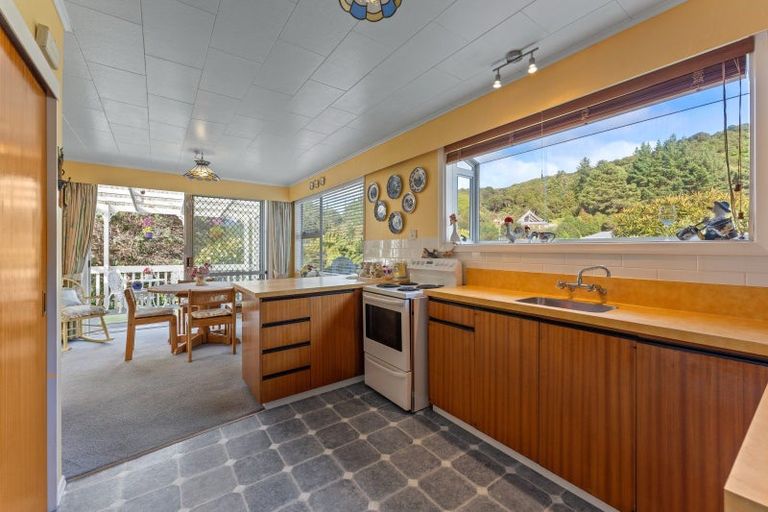 Photo of property in 4 Lincoln Grove, Wainuiomata, Lower Hutt, 5014