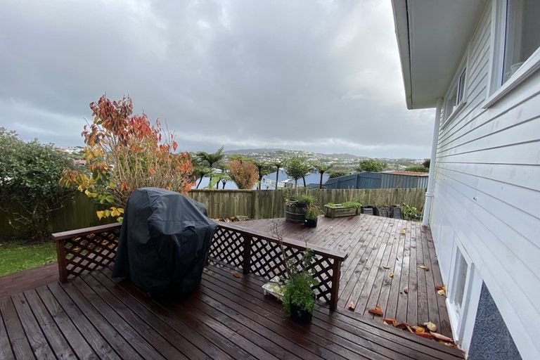 Photo of property in 12 Kinapori Terrace, Newlands, Wellington, 6037