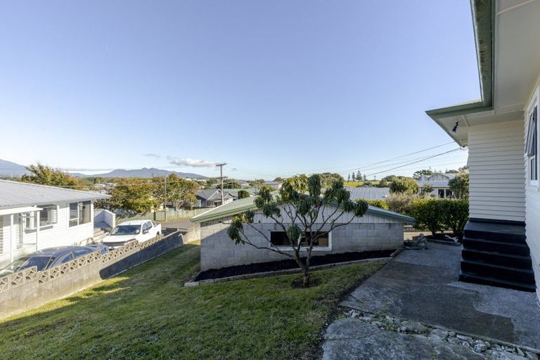 Photo of property in 15 Simons Street, Moturoa, New Plymouth, 4310
