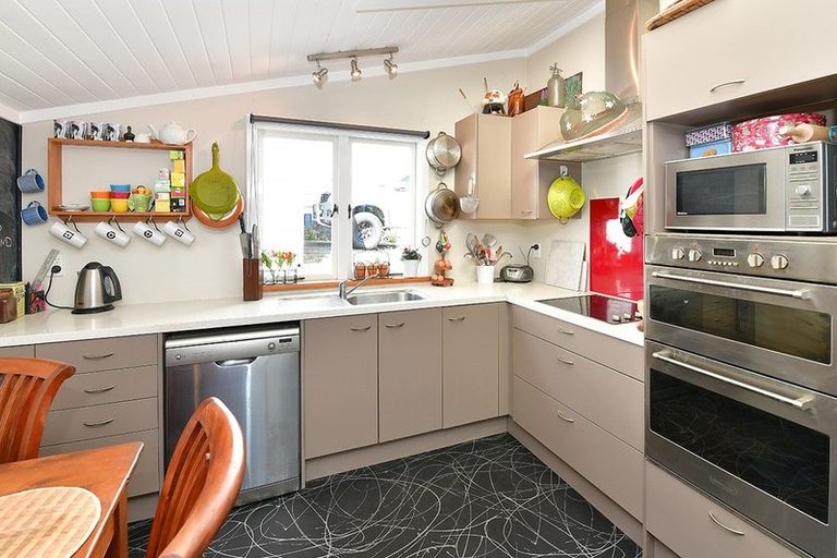 Photo of property in 28 Puriri Street, Helensville, 0800