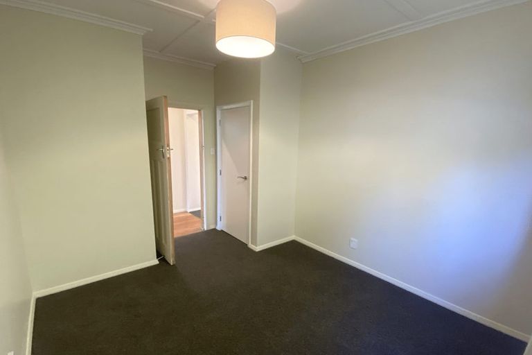 Photo of property in 5 Lonsdale Crescent, Rongotai, Wellington, 6022