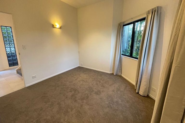 Photo of property in 1/41 High Road, Glenfield, Auckland, 0629
