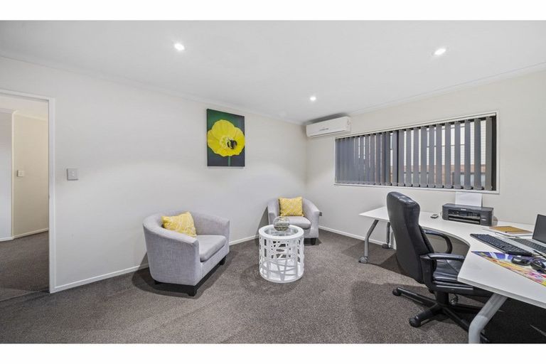 Photo of property in 14 Kereru Rise, Papakura, 2110