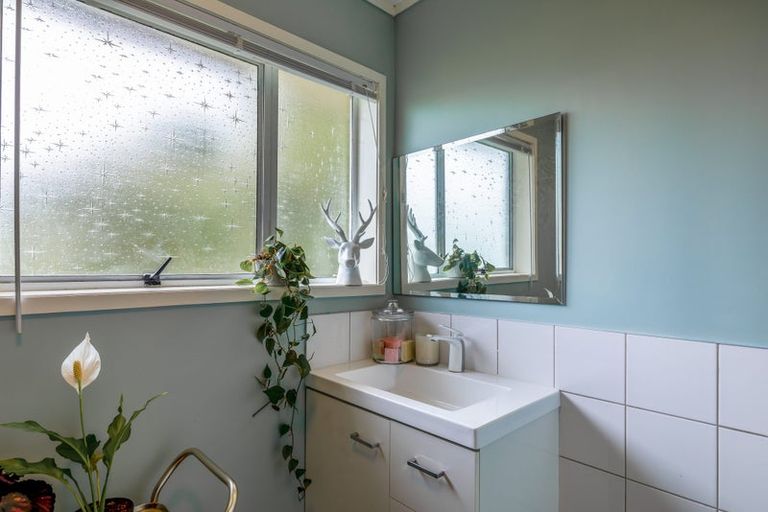 Photo of property in 2/14 Claridge Street, Glen Eden, Auckland, 0602