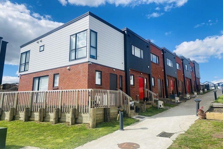 Photo of property in 2 Creekside Way, Flat Bush, Auckland, 2019