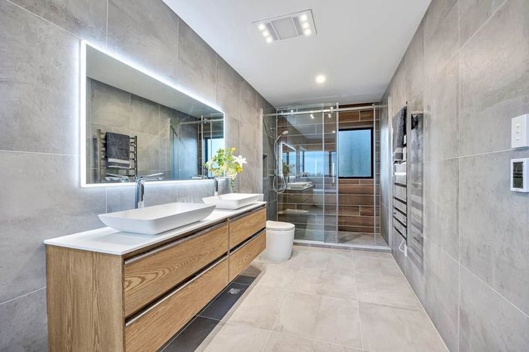 Photo of property in 47a Takutai Avenue, Half Moon Bay, Auckland, 2012