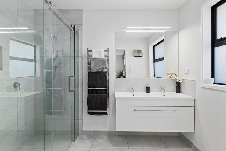 Photo of property in 53 Kahuparere Crescent, Pyes Pa, Tauranga, 3112