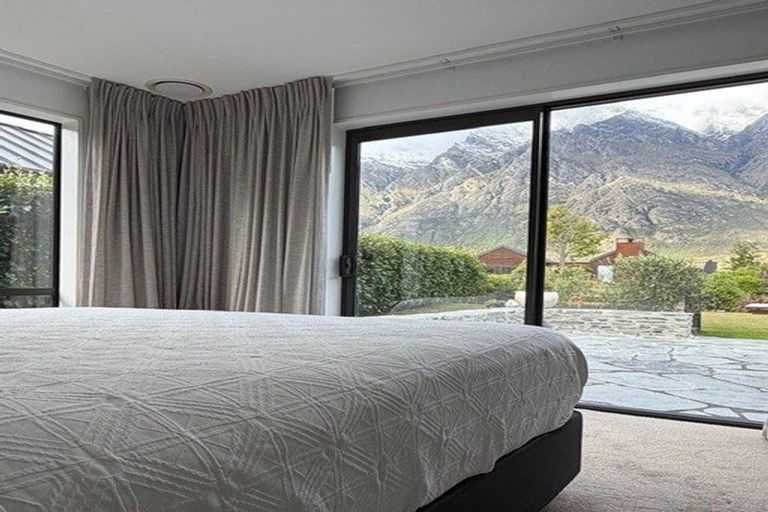 Photo of property in 1 Hovingham Court, Jacks Point, Queenstown, 9371