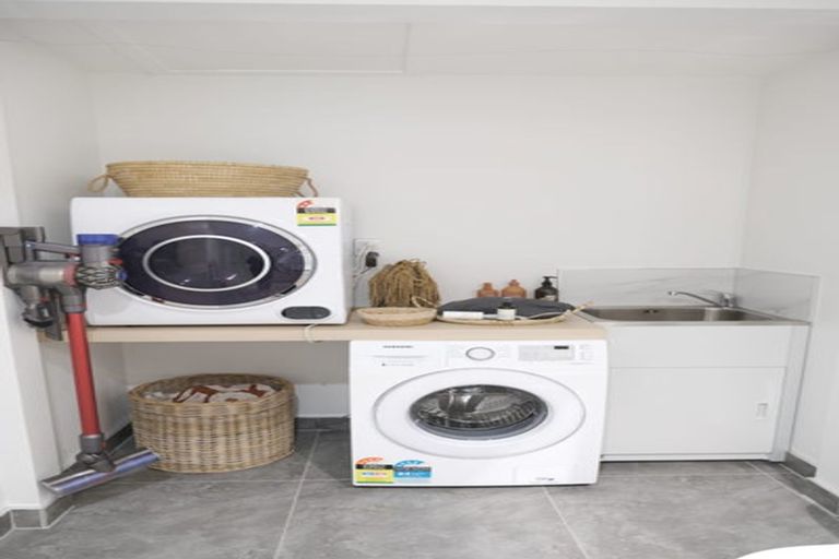 Photo of property in 9 Podgora Avenue, Kumeu, 0810