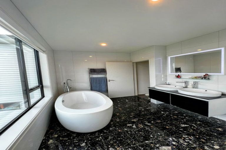 Photo of property in 8 The Track, Plimmerton, Porirua, 5026