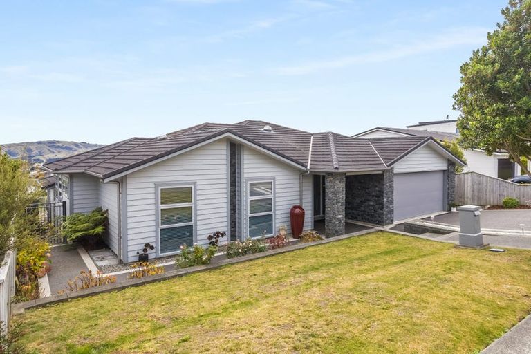 Photo of property in 10 Madeira Close, Whitby, Porirua, 5024