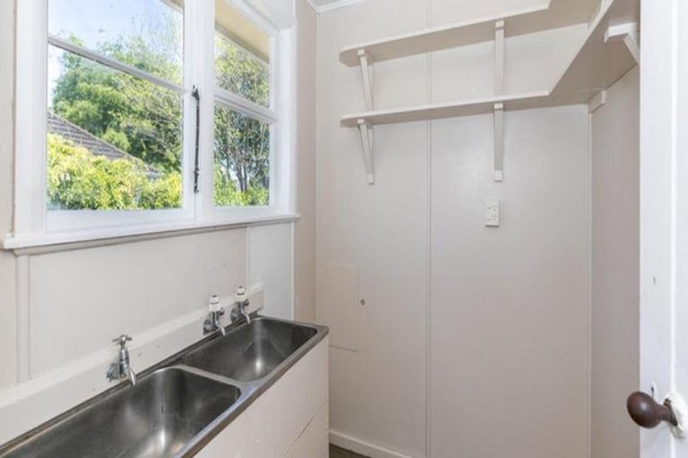 Photo of property in 102 Holland Road, Fairfield, Hamilton, 3214