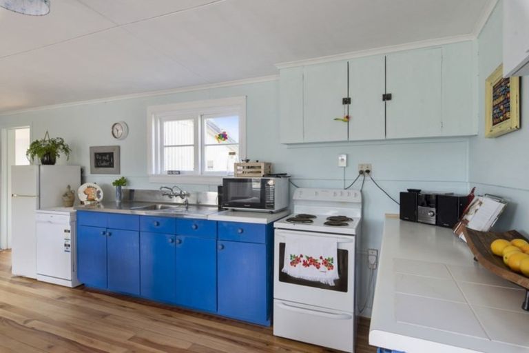 Photo of property in 19a Marine Parade South, Foxton Beach, Foxton, 4815