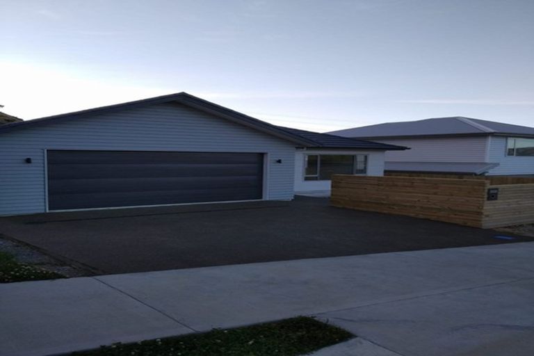 Photo of property in 18 Schooner Drive, Whitby, Porirua, 5024