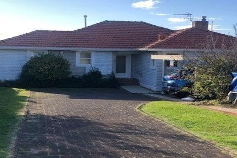 Photo of property in 35 Takutai Avenue, Half Moon Bay, Auckland, 2012