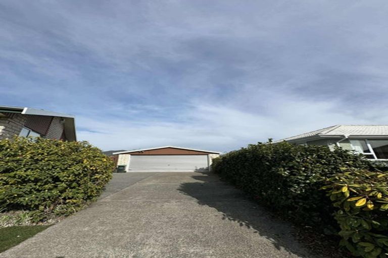 Photo of property in 17 Beeston Place, Redwood, Christchurch, 8051