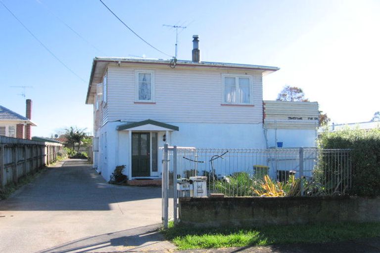 Photo of property in 92 Roberts Road, Te Atatu South, Auckland, 0610