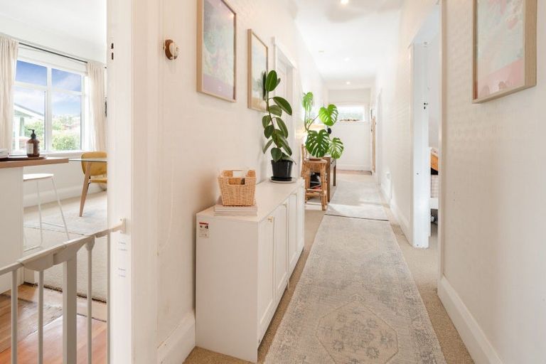 Photo of property in 2/11 Retter Street, Paparangi, Wellington, 6037