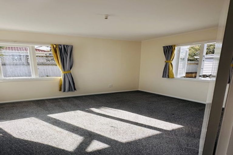 Photo of property in 2/2 Kelvin Road, Papakura, 2110