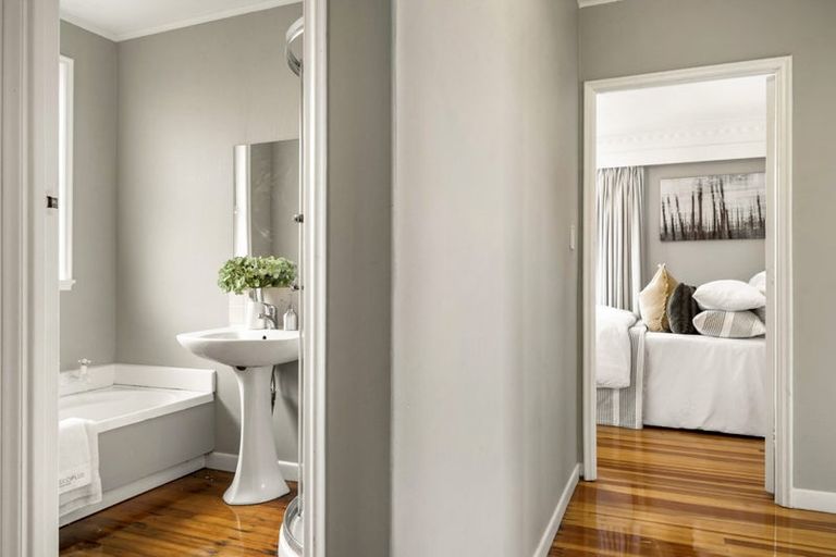 Photo of property in 1/46 Sunnynook Road, Sunnynook, Auckland, 0620