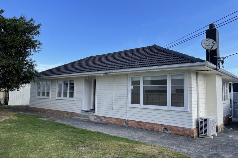 Photo of property in 70 Smythe Road, Henderson, Auckland, 0612