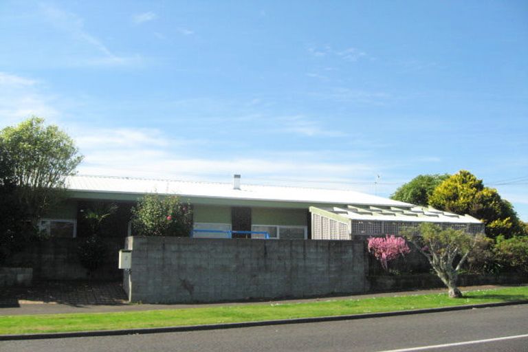Photo of property in 2 Budleigh Street, Frankleigh Park, New Plymouth, 4310