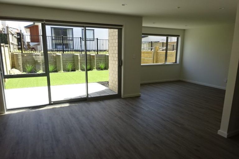 Photo of property in 15 Gunn Way, Hobsonville, Auckland, 0616