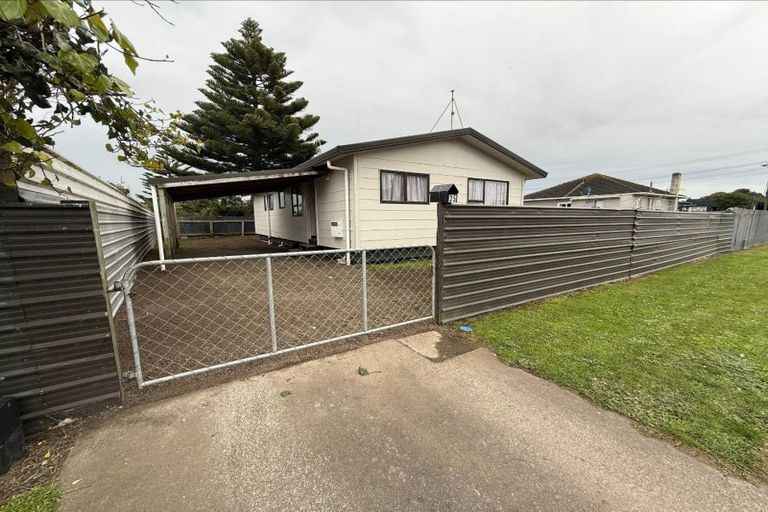 Photo of property in 35 Carson Street, Castlecliff, Whanganui, 4501