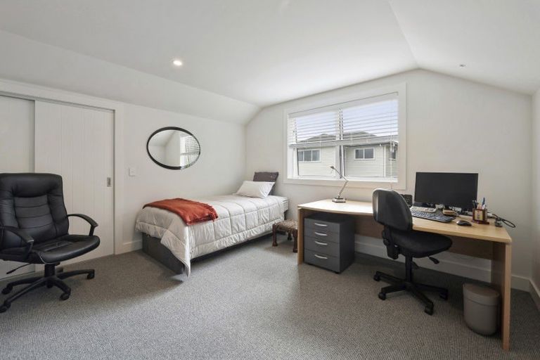 Photo of property in 5 Azalea Lane, Waipahihi, Taupo, 3330